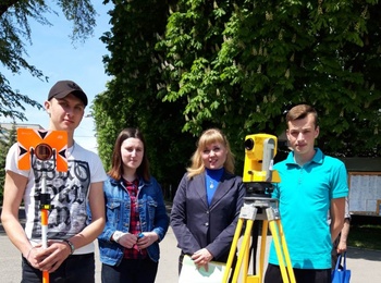 Геодезичні вимірювання з використанням тахеометра Trimble 3305DR