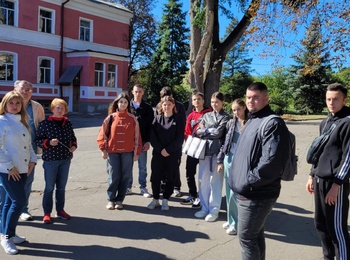 ЕКСКУРСІЯ ДЛЯ ПЕРШОКУРСНИКІВ: ЗНАЙОМСТВО З ІСТОРІЄЮ ТА МЕТЕОСТАНЦІЄЮ УНУ